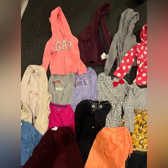 Toddler Girls Size 5T Clothing Bundle 22+ pieces - Picture 2 of 6